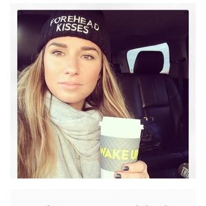 Free your heart “Forehead kisses” black beanie